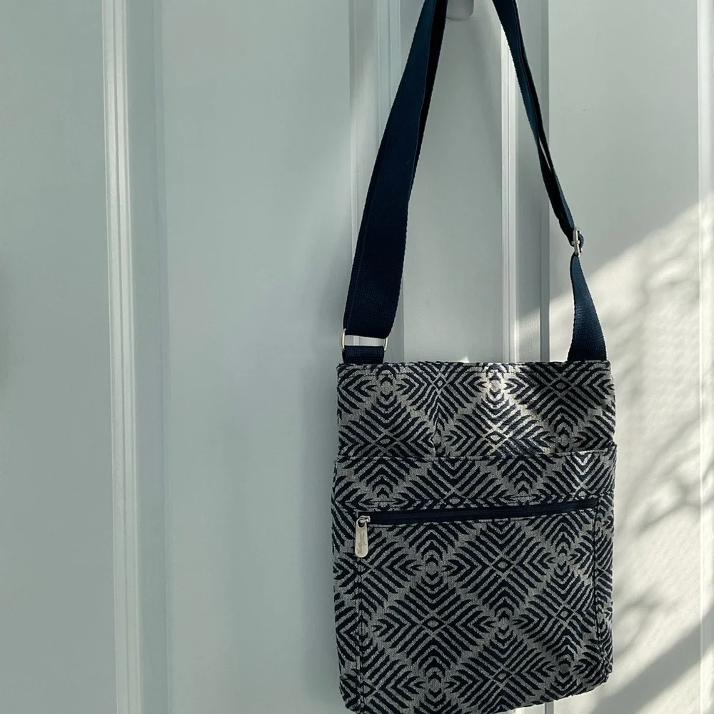 Thirty-One Stylish Navy and Gray Patterned Women's Brocade Crossbody Bag - Picture 5 of 12